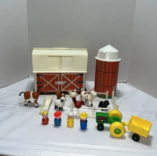 Vintage 1967 Fisher Price Little People Play Family Farm and Silo #915 Complete
