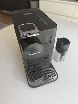 Nespresso Kaffeekapselmaschine Delonghi Lattissima One EN510.B Schwarz