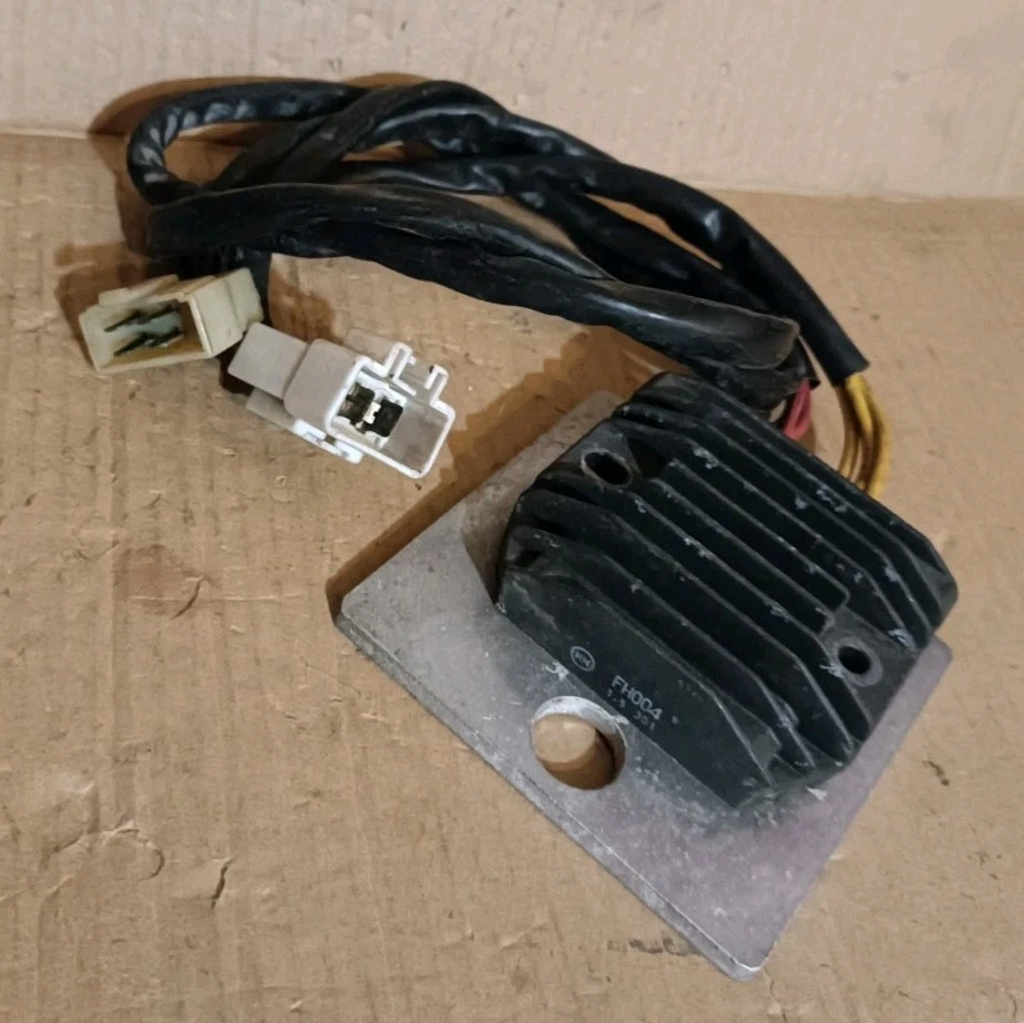 Regolatore di tensione originale per Honda SilverWing 400-600cc (31600-MCT-771) - Immagine 4 di 4