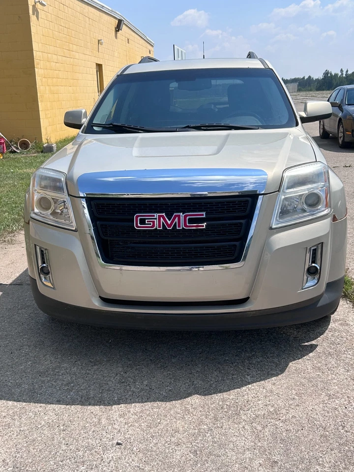 2010-2015 GMC Terrain Rear Spoiler Used 20823736 OEM - Imagem 4 de 4