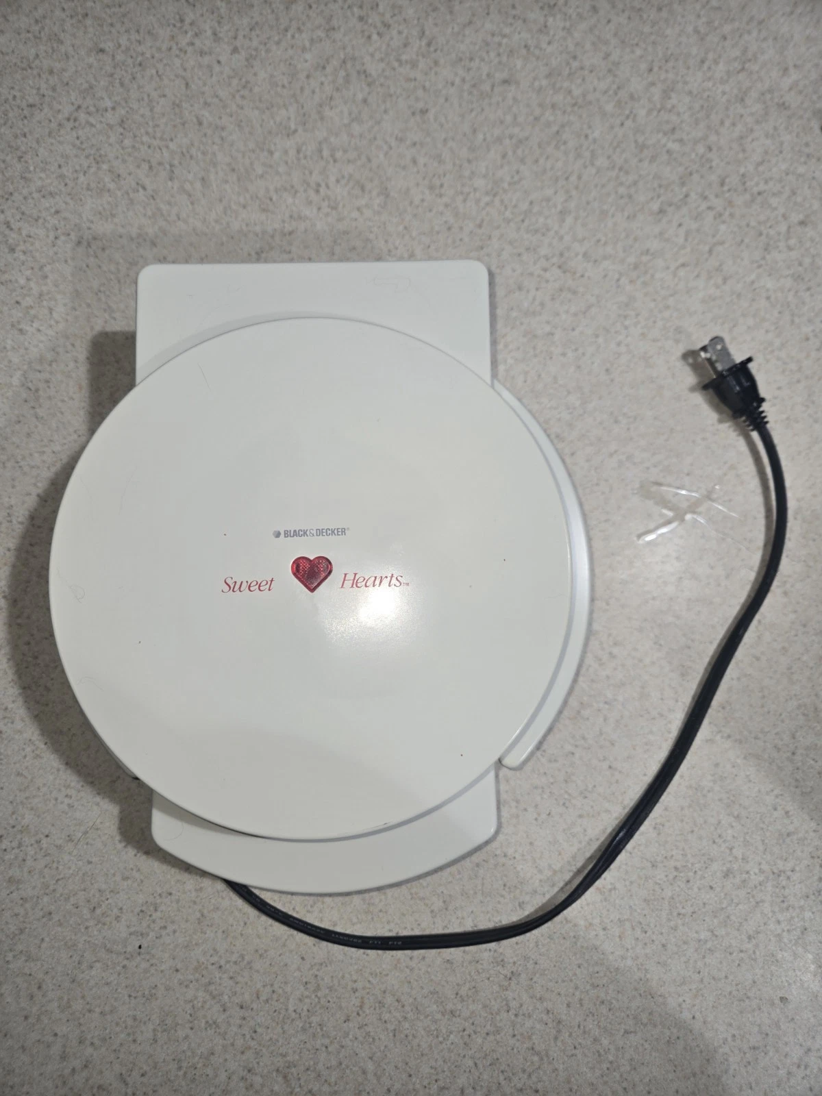 Black & Decker Sweet Hearts Waffle Maker G-12 Heart- Shaped Nonstick 550W Tested