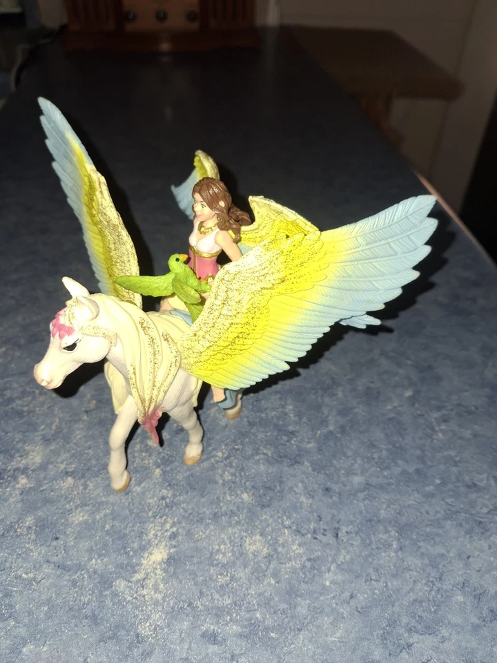SCHLEICH 70566 Surah with glitter Pegasus, ages 5 and up, BAYALA - playset, 3 pa - Image 2 of 4