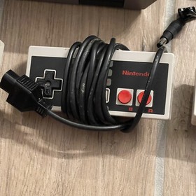 Nintendo NES Entertainment System Console NES-001 w/ 3 OEM Controllers & Cables