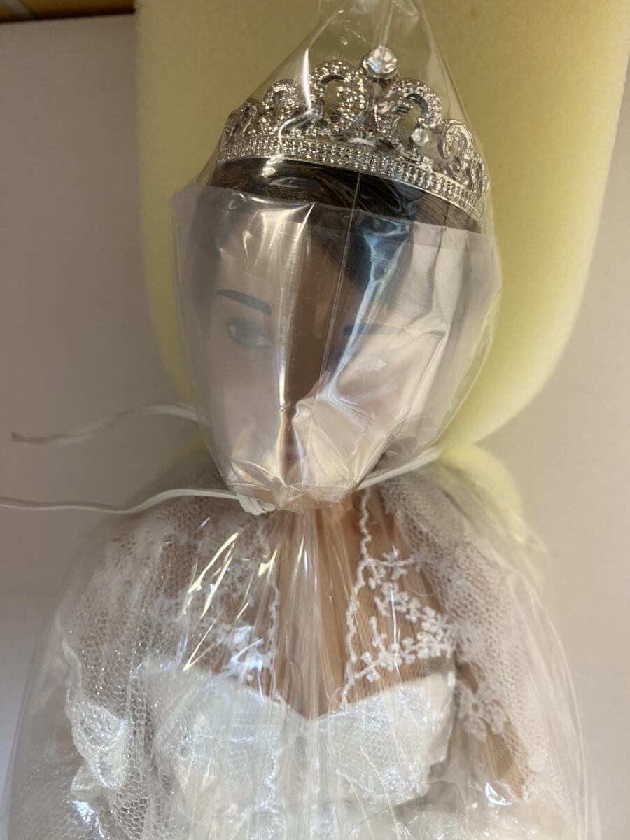 ASHTON DRAKE GALLERIES PRINCESS CATHERINE ROYAL ELEGANCE BRIDE DOLL