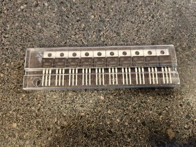 ON Qty of 10 MC7805CT Voltage Regulator Fixed Positive 5V 1A TO-220 New Old Stock