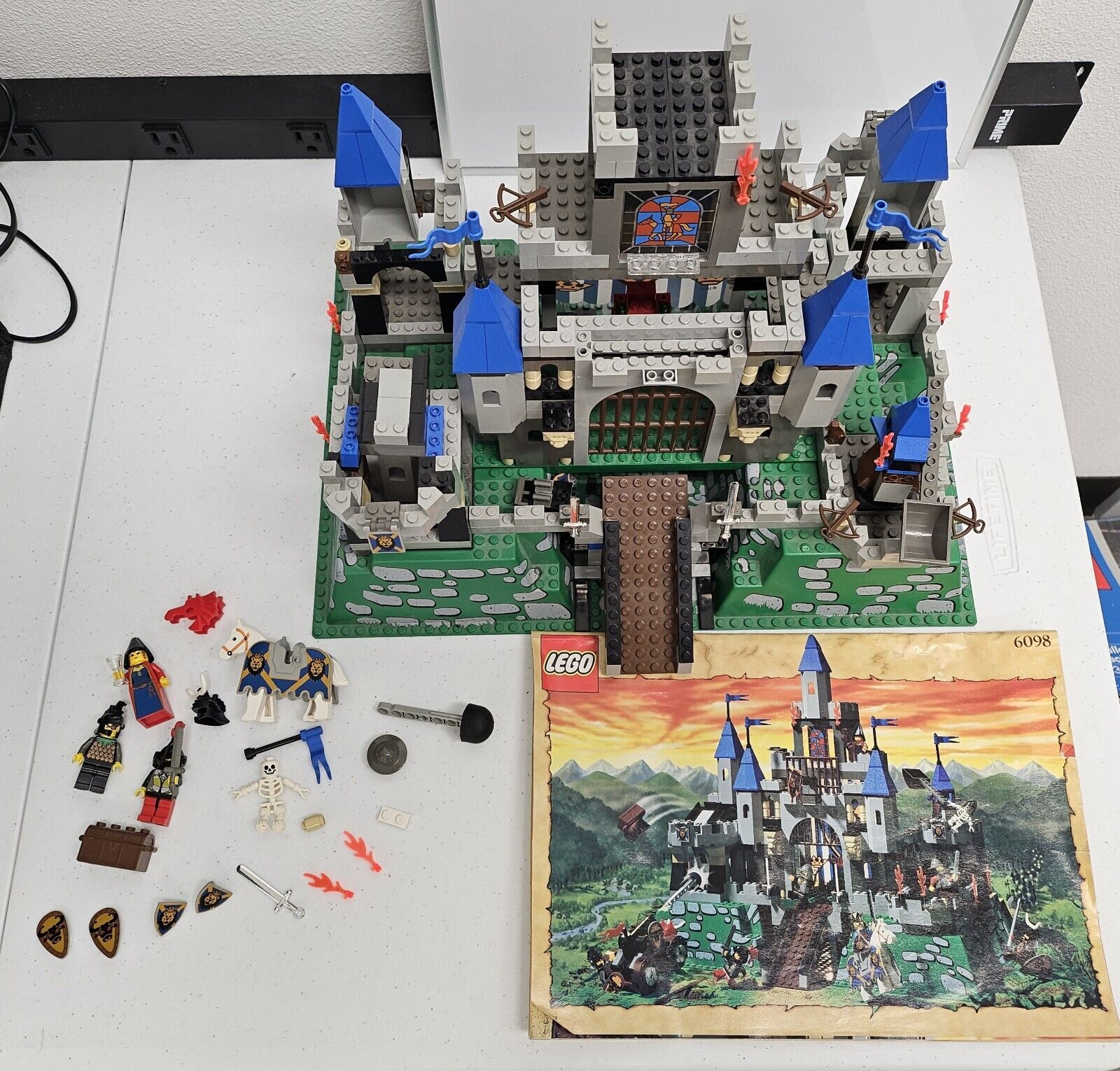 LEGO 6098 Castle : King Leo's Castle *Incomplete 