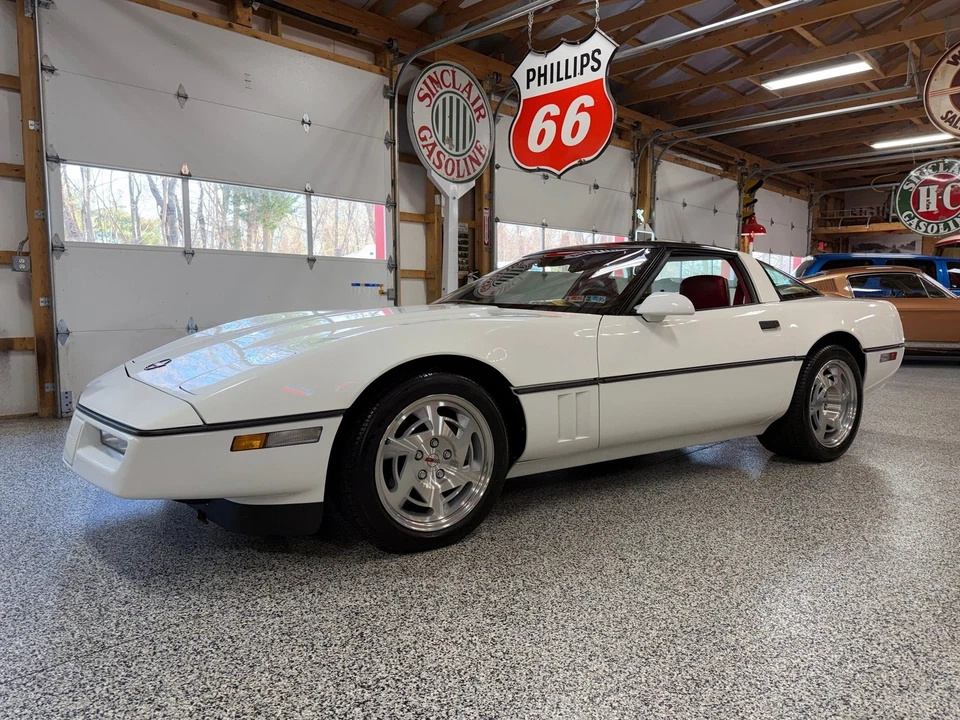 Chevrolet Corvette ZR1 1990 ¡solo 1.336 millas originales desde nuevo! Blanco/Rojo 6 velocidades Foto 3 de 4
