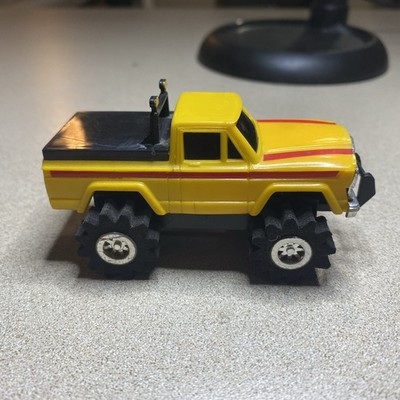 Vintage Schaper Stomper 4x4 Yellow Jeep Honcho Side Clip RUNS AND LIGHTS