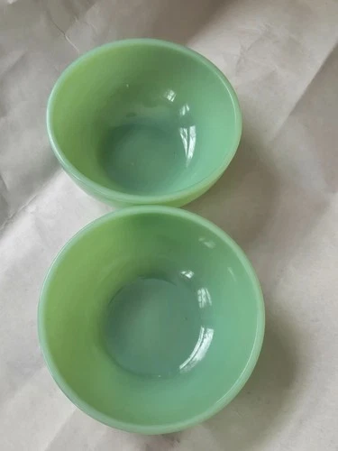 PAIR OF FIRE KING OVENWARE #14 JADEITE / JADITE CEREAL OR CHILI BOWLS