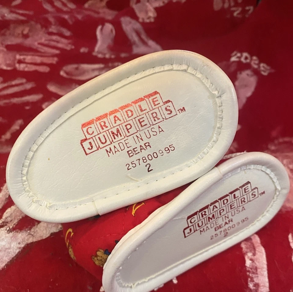 NUEVO CON ETIQUETAS EE. UU. De colección Genial Infantil Cuna Jumpers Zapatillas Niños Niñas Talla 2 Osos Foto 2 de 4