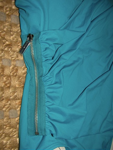 ¡NUEVO! TRAJE DE BAÑO MICHAEL KORS Azulejos Adelgazantes Azul Fruncido CREMALLERA BANDEAU MIO 8 $112 - Imagen 9 de 11