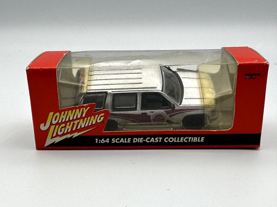 ミニカー Jonny Lightning 1/64 1997 Chevy Tahoe JOHNNY LIGHTNING AMERICAN BLUE 1997 CHEVY TAHOE, SILVER, 1