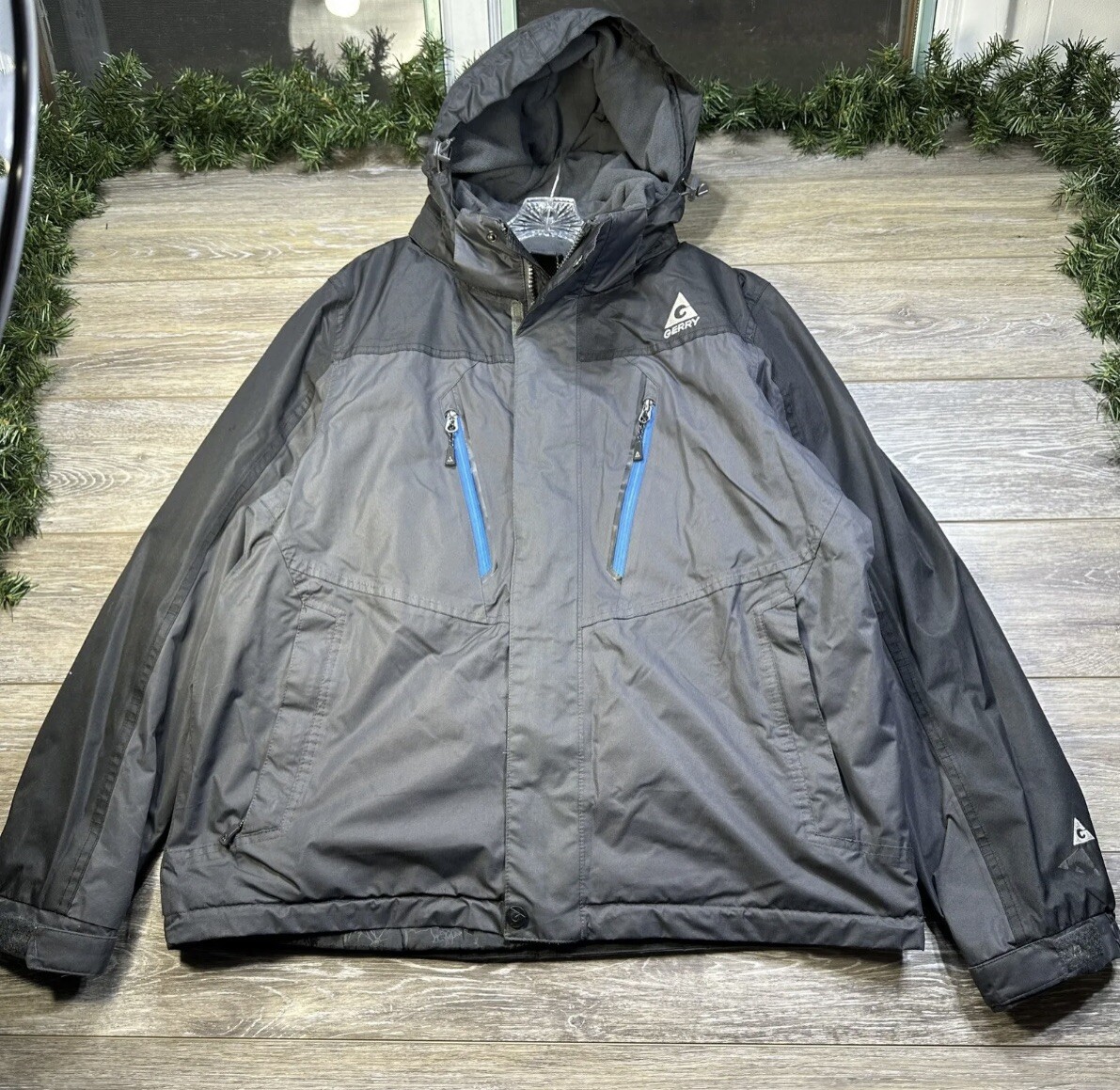 Gerry Coat Size Large Parka Hooded Jacket Insulated Lined Warm Full Zip