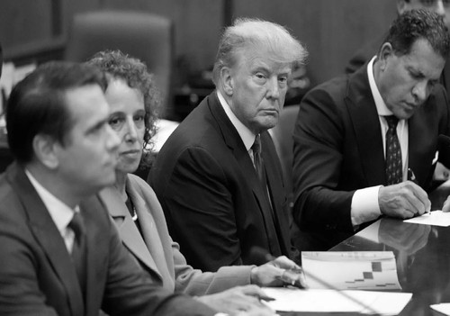 Donald Trump in tribunale dopo essere stato arrestato foto classica 4x6