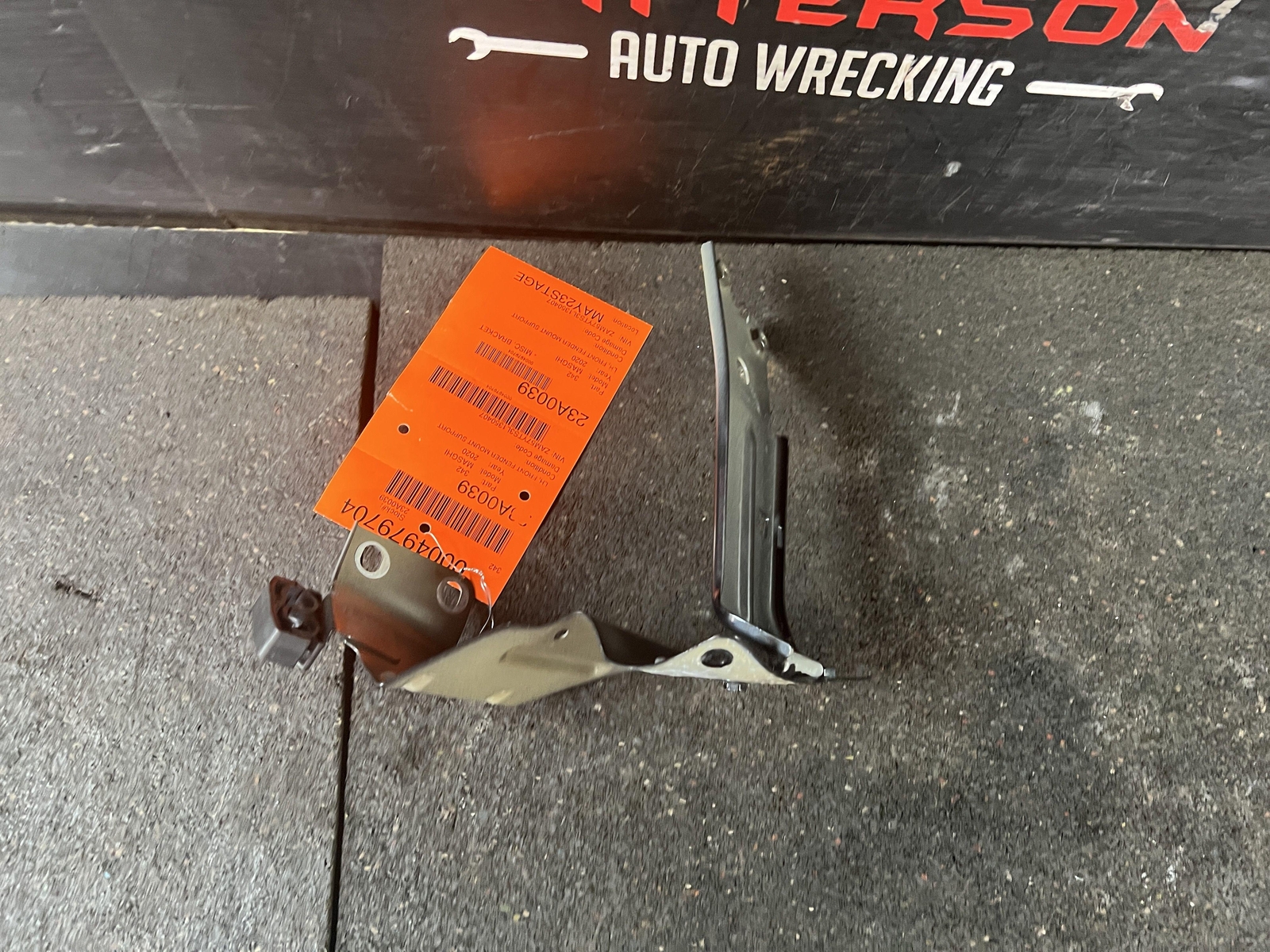 14-20 MASERATI GHIBLI FRONT DRIVER LEFT SIDE FENDER MOUNT SUPPORT BRACKET