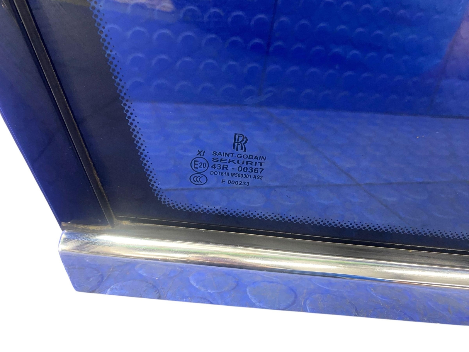 2009-2014 ROLLS ROYCE GHOST REAR LEFT QUARTER WINDOW GLASS W/ CHROME TRIM OEM