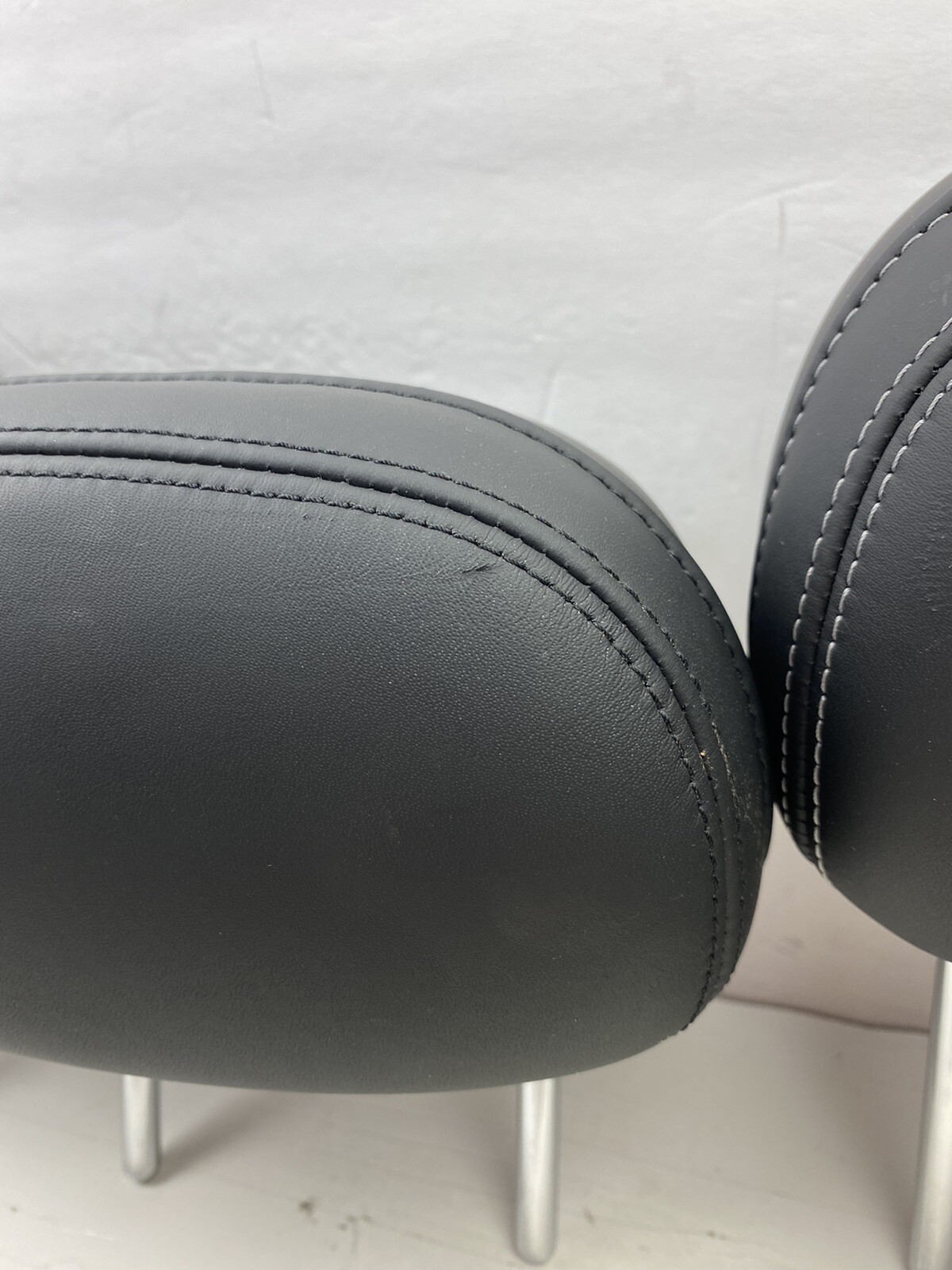 2017 - 2019 MASERATI LEVANTE REAR SEAT HEADREST HEAD REST SET BLACK LEATHER OEM