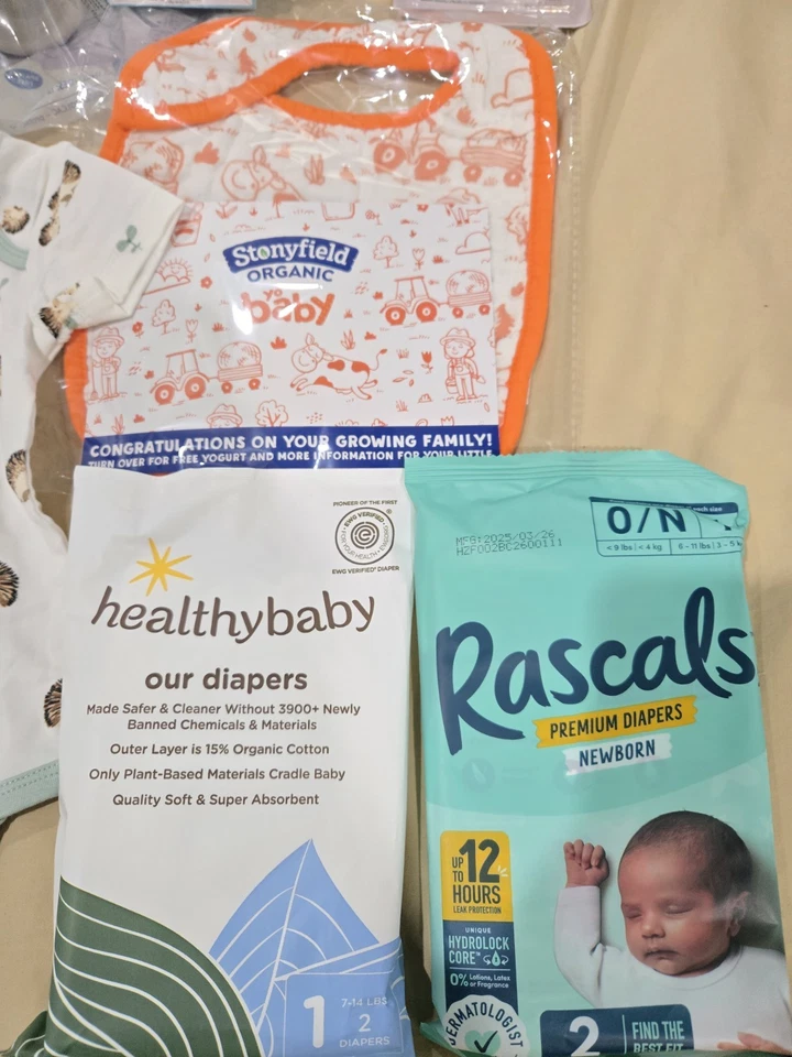 Lote de mamadeiras novas para bebês, chupeta, ternos orgânicos 3M, babador, swaddle, fraldas - Imagem 3 de 4