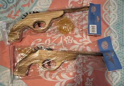 Rubber Band Shooter Wooden Toy Gun Shooting Wood Cowboy Fun Fun  NEW