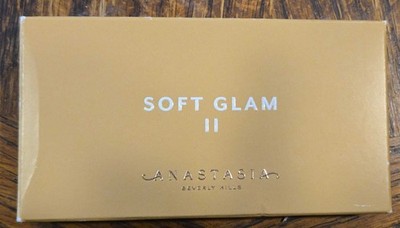 Soft Glam II Anastasia.  Beverly Hills Eye shadow Palette