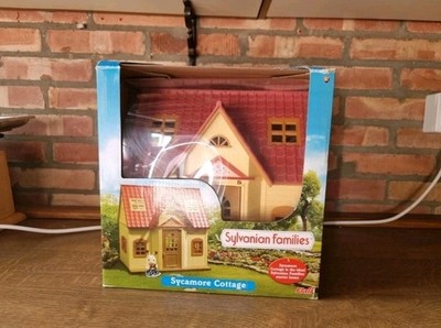Sylvanian Families Sycamore Cottage Boxed Set With Rabbit Figure