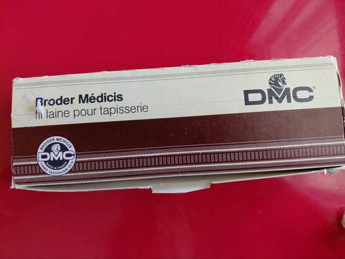 DMC 100% Virgin Wool Broder Medicis Tapestry Yarn 10 Skeins Ecru w/ Box - Picture 4 of 4
