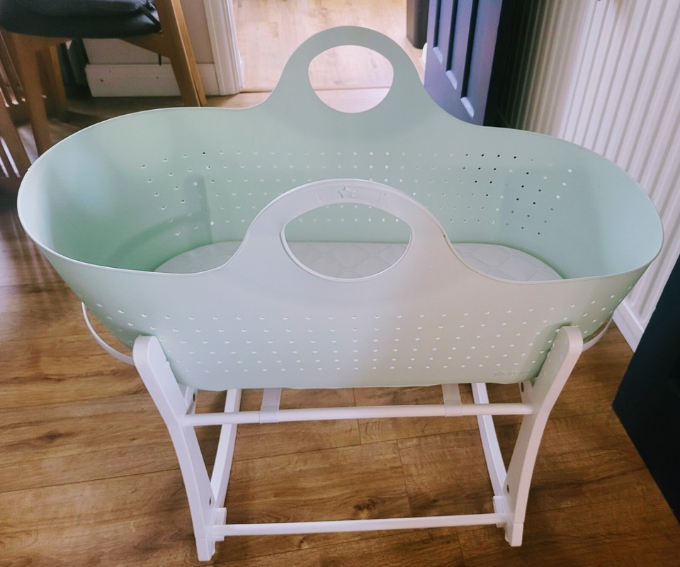 Tommee Tippee 499000 Baby Moses Basket Green. Barely used. Collection