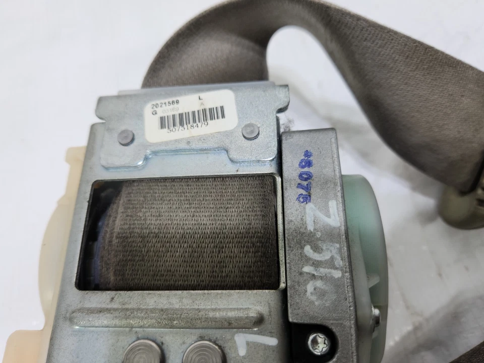 Натяжитель ремня безопасности передний левый со стороны водителя для Infiniti QX56 2004-2006 годов выпуска от оригинального производителя - Изображение 4 из 4