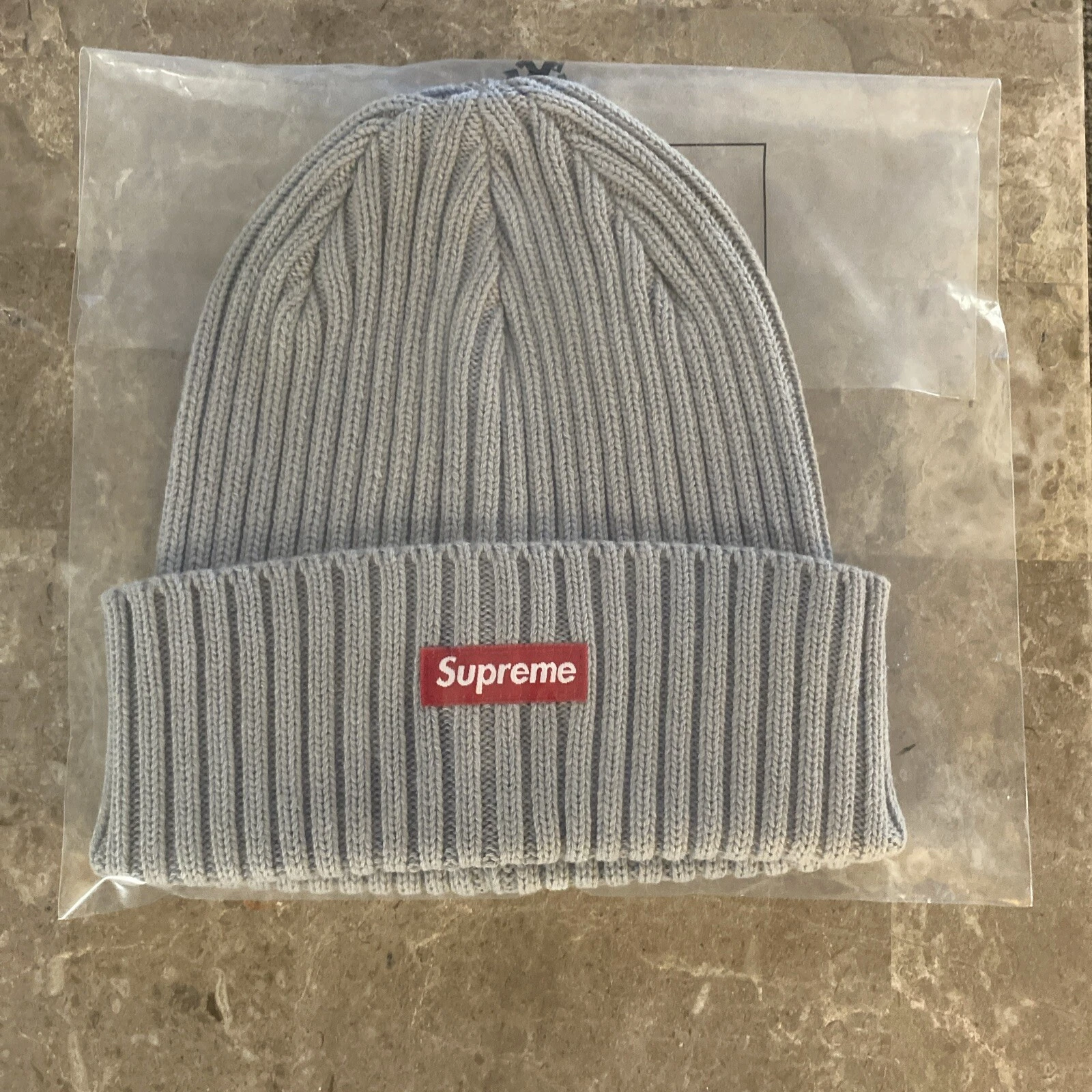 Bonnet gris suprême surteint. (SS23BN16)