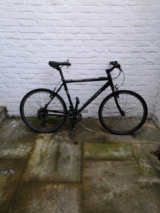 carrera mens hybrid bike