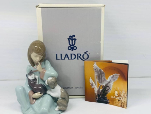 Lladro Figurine #5640 Cat Nap, Girl Holding Sleeping Cat with Dog With Box - Picture 1 of 15
