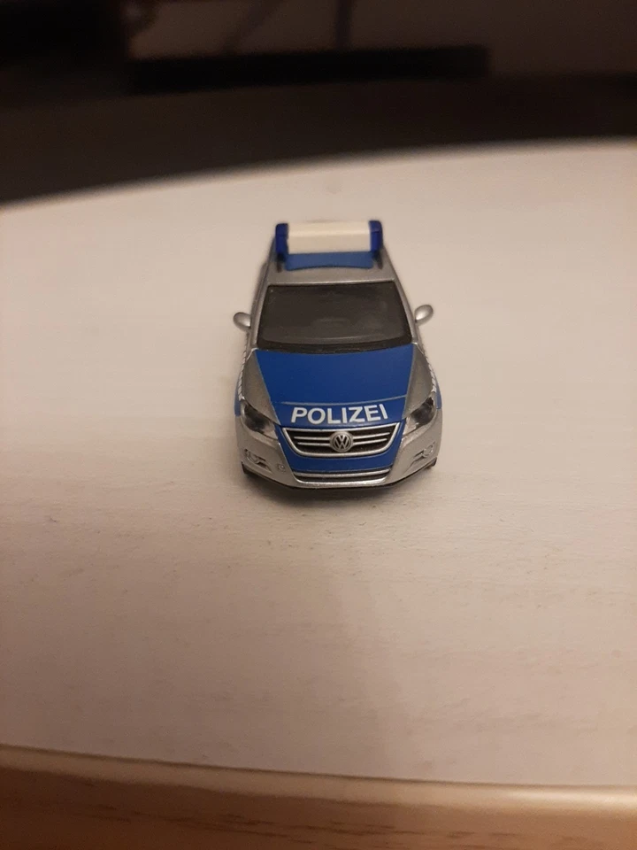 1:87 Wiking VW Tiguan POLIZEI, grigio/blu - Immagine 3 di 4