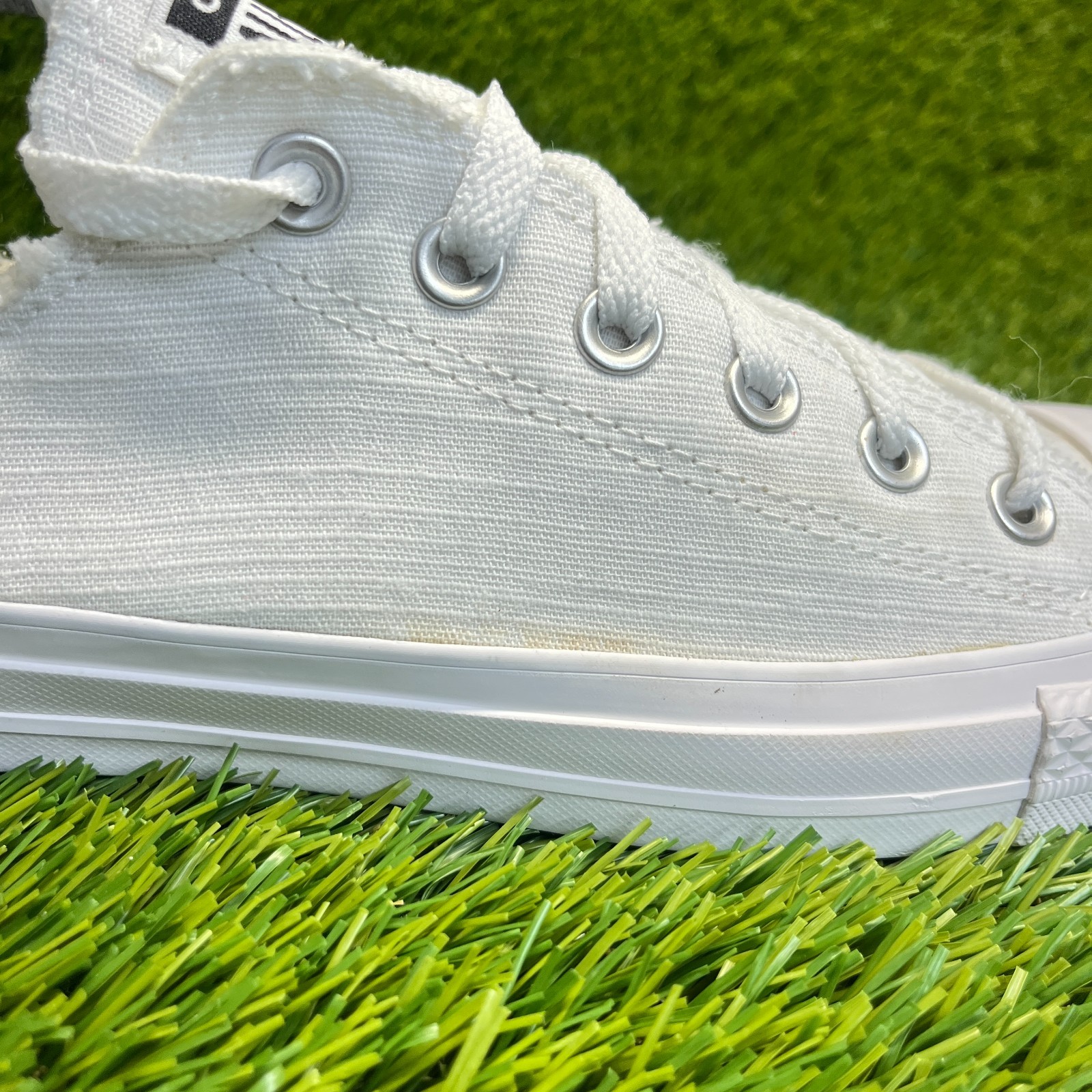 Converse Chuck Taylor All Star Low Womens Size 10 White Athletic Shoes Sneakers thumbnail 2