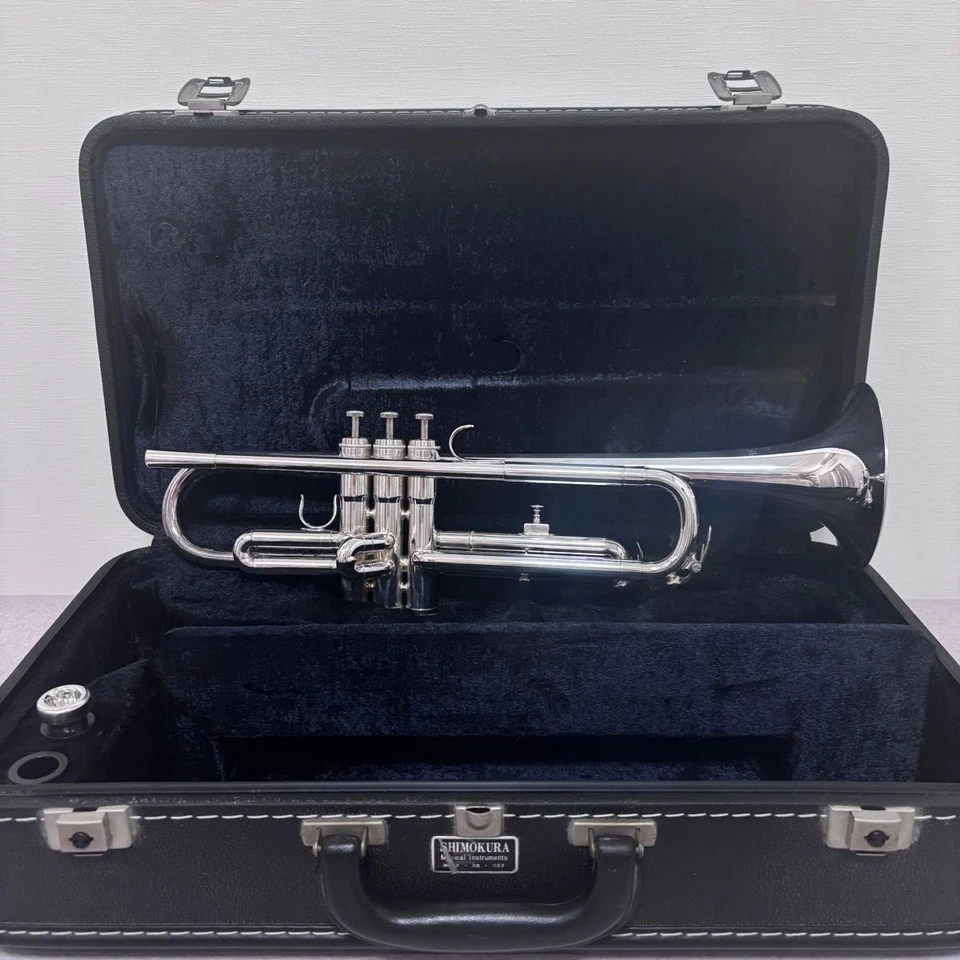 Trompete Besson London 600 modelo 612 banhado a prata usado com estojo rígido - Imagem 2 de 4