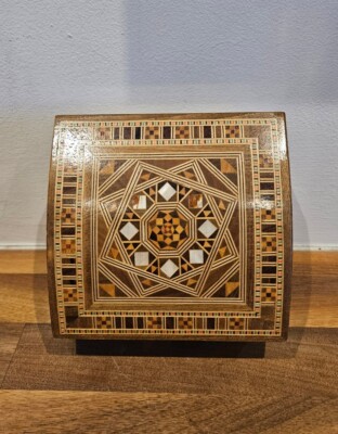 Arabeske Schmuckschatulle aus Holz Mosaik, Kunst aus dem Nahen Osten