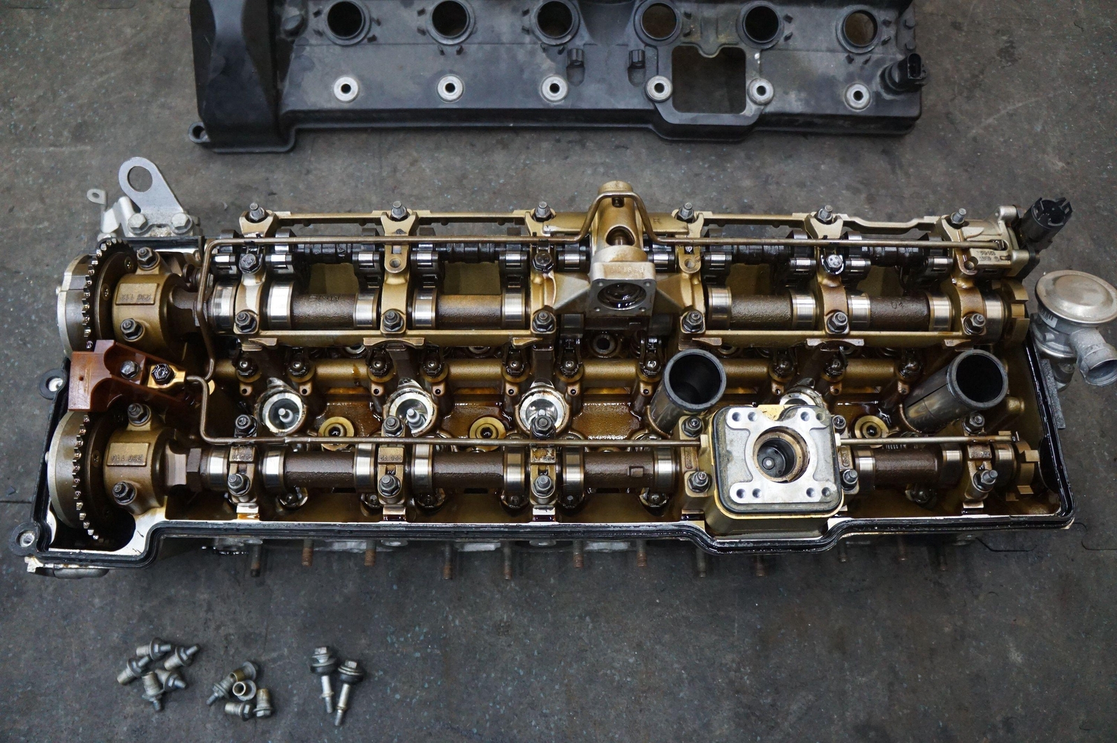 Left Cylinder Head Assembly 11121556129 6.75L N73B68 Rolls Royce Phantom 03-17