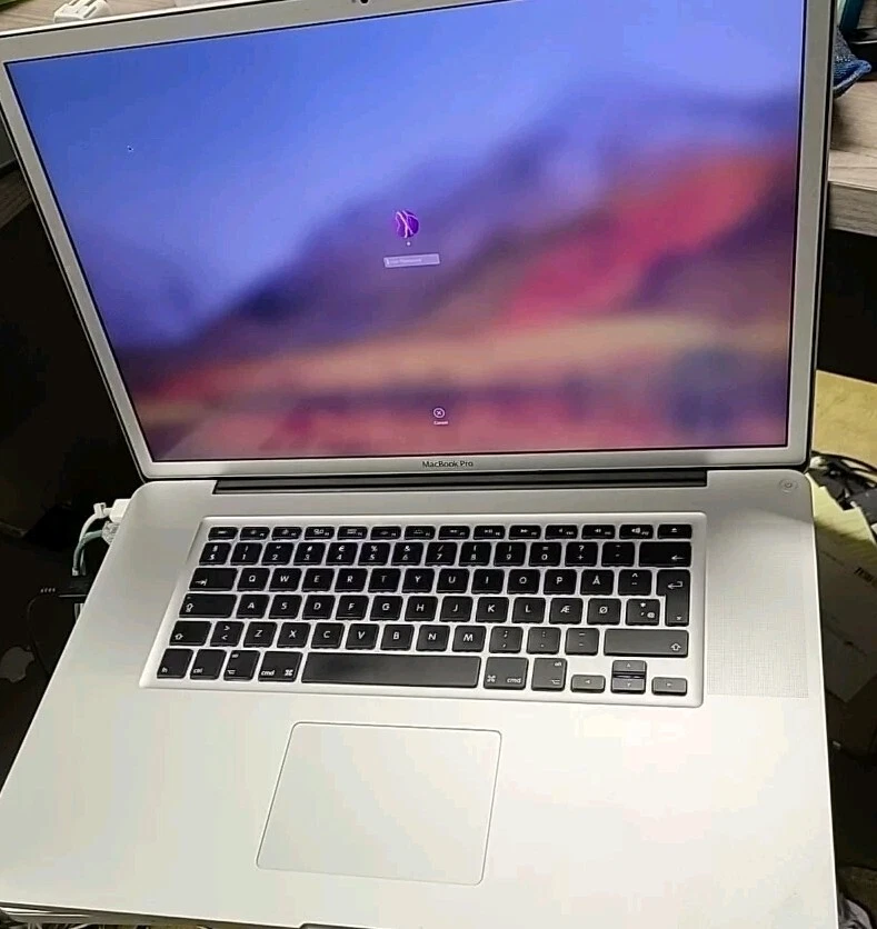 MÁS RÁPIDO ACTUALIZADO MacBook Pro 17'' Core i7 TURBO 3.5GHz 16GB 1TB SSD 3 AÑOS DE ADVERTENCIA Foto 2 de 4