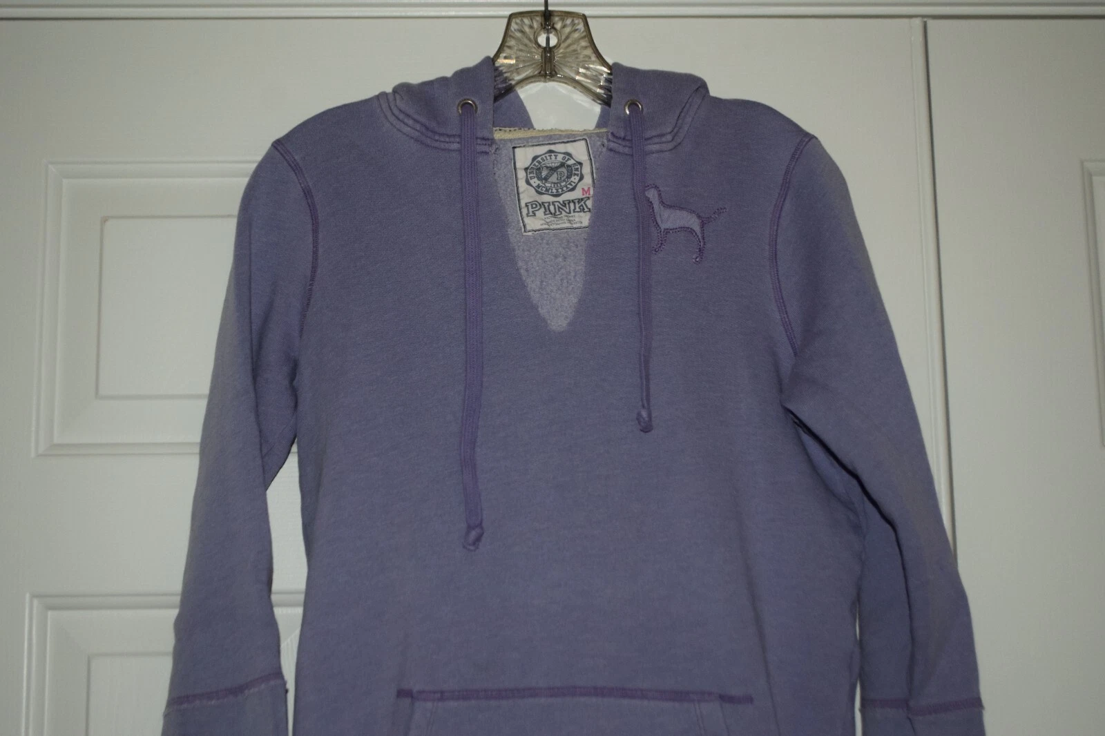 UNDERCOVER Felpa con cappuccio Victoria's Secret ROSA taglia M viola scollo a V ROSA 86 patch