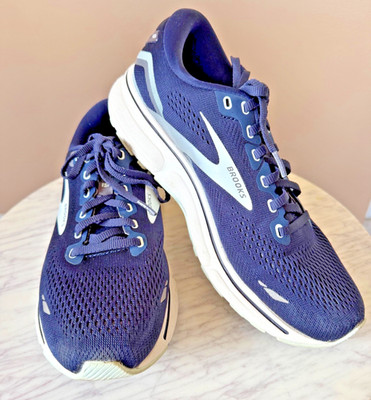 Women's Navy Blue Brooks Tennis Shoes. Ghost 15. Size 9