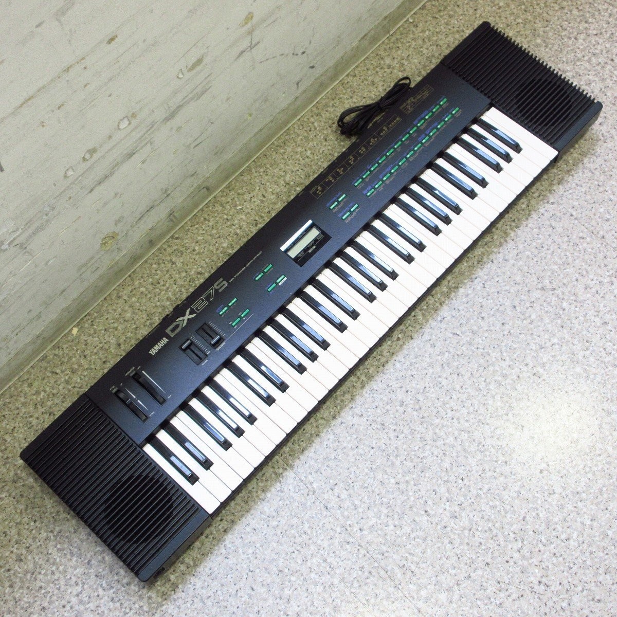 Yamaha DX27S 61-Key FM Synthesizer 1986 Vintage Keyboard w/ Built