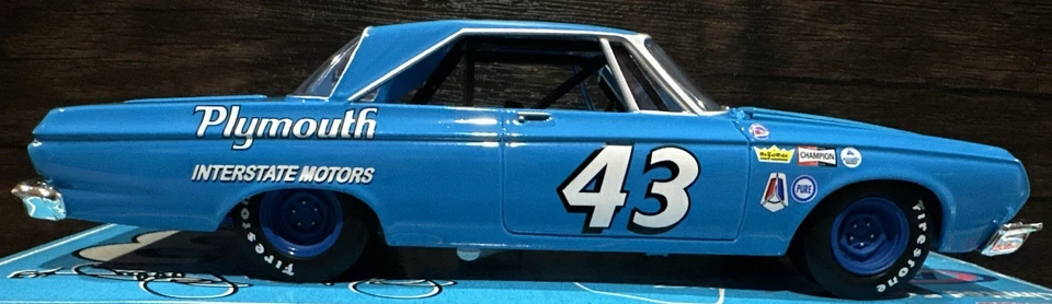 Richard Petty #43 1964 Plymouth Belvedere 1/24 campeones de carreras NASCAR raro Foto 4 de 4