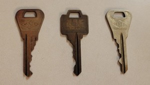 3 VINTAGE WEISER BRASS KEYS USA & CANADA MARKED E27699, E66697, E44727