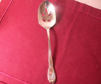 1 Oneida Calla Lily Stainless Steel Pierced Serving Spoon 8 1/4''
