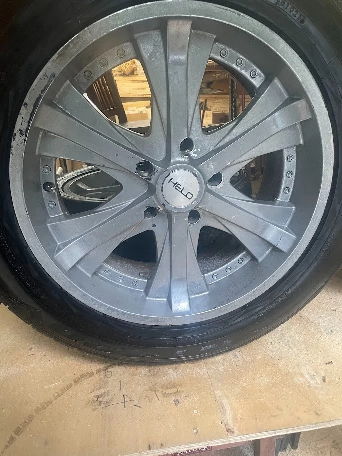 Bonito juego de neumáticos y ruedas Helo Nitro NT 420 Foto 3 de 4