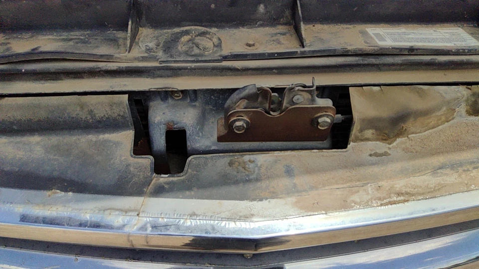 1996-2000 Silverado 2500 conjunto de trava de capô com suporte fabricante de equipamento original - Imagem 3 de 4