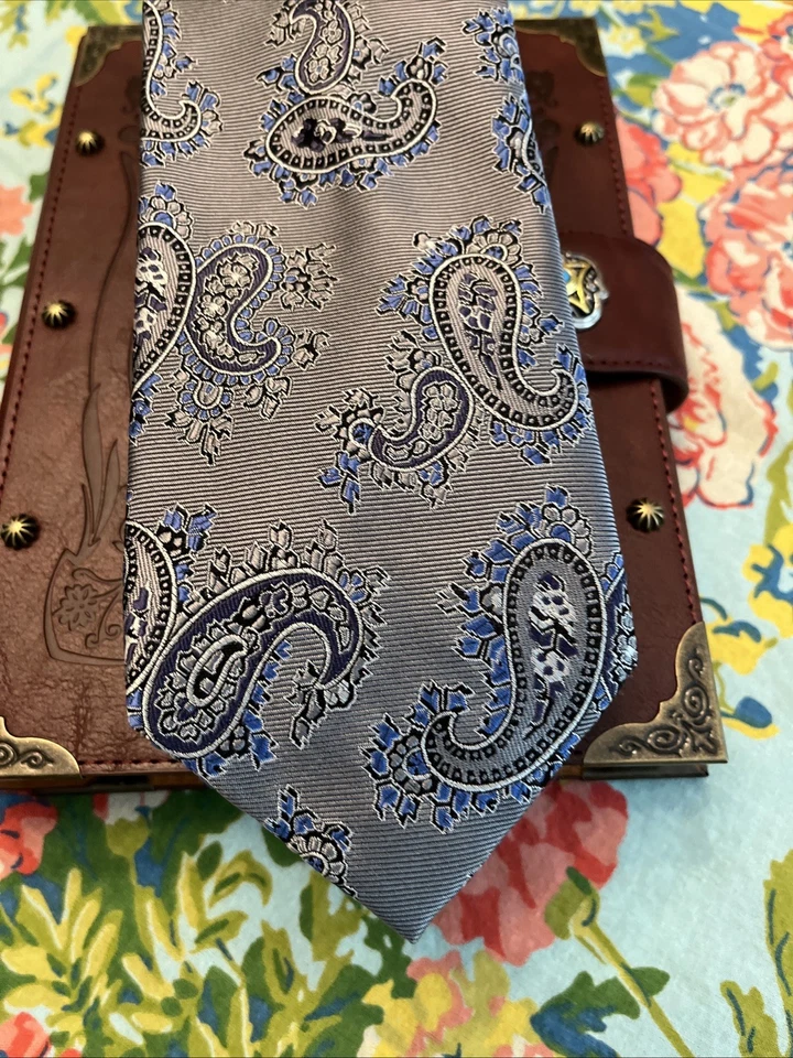 Colección de firmas JOS.A.BANK. CORBATA SEDA 58X3,5" ANCHO Plata Paisley Foto 2 de 4