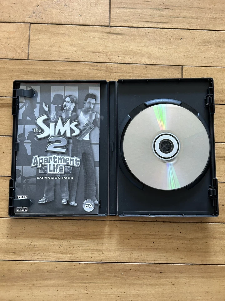 The Sims 2 Apartment Life PC Game Complete 2008 Expansion Pack - Image 3 of 4