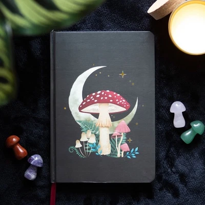 SOMETHING DIFFERENT Notizbuch Tagebuch A5 liniert Journal Notebook Forest Mushroom Mond Pilz Wald