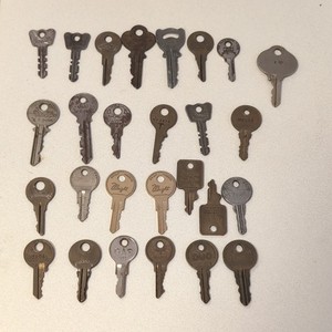 Mixed Lot Assorted Metal Keys & Key Blanks Padlock Mailbox