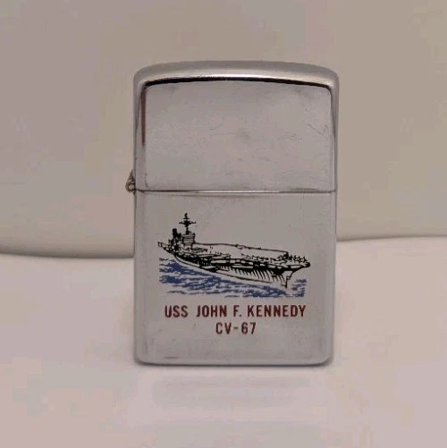 Isqueiro Zippo Vintage 1984 USS John F Kennedy CV-67 Marinha dos EUA - Imagem 2 de 4
